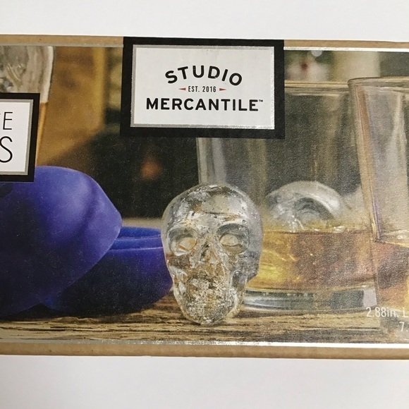 Skull Ice Cube Molds 2" XL Slow Melt Bar Drinks Silicone Studio Mercantile NEW - Picture 1 of 11